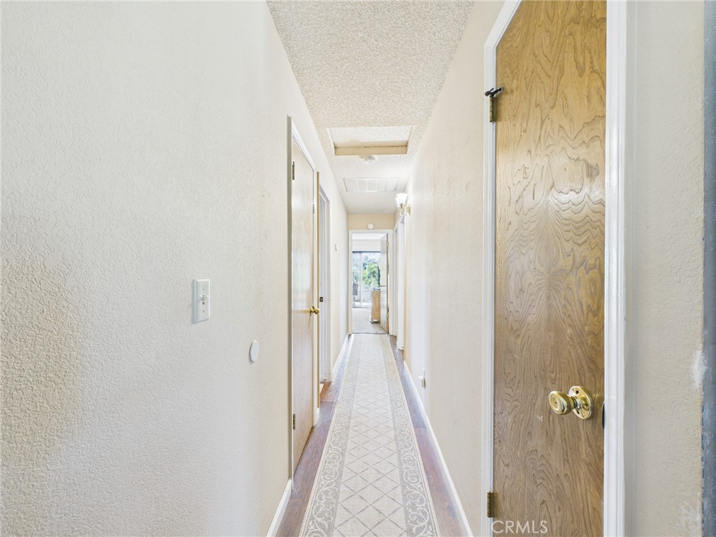 https://media.crmls.org/medias/d1a469b8-fd9f-41d6-a967-65f3841f6407.jpg?preset=X-Large