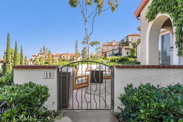 Detail Gallery Image 3 of 20 For 15 Roma Ct., Newport Coast,  CA 92657 - 2 Beds | 2 Baths