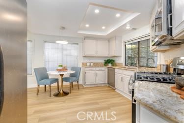 Detail Gallery Image 5 of 16 For 21602 Bedford Way, Saugus,  CA 91355 - 4 Beds | 2/1 Baths