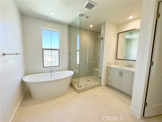 Detail Gallery Image 12 of 18 For 101 Glydon, Irvine,  CA 92618 - 3 Beds | 2/1 Baths