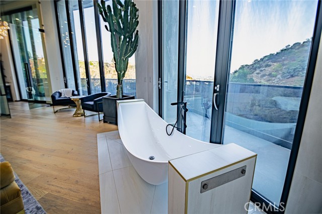 Detail Gallery Image 6 of 42 For 8144 Gould Ave, Los Angeles,  CA 90046 - 4 Beds | 5 Baths