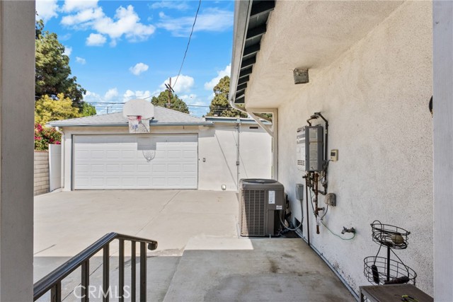 Detail Gallery Image 29 of 39 For 1904 Armacost Ave, Los Angeles,  CA 90025 - 3 Beds | 2 Baths