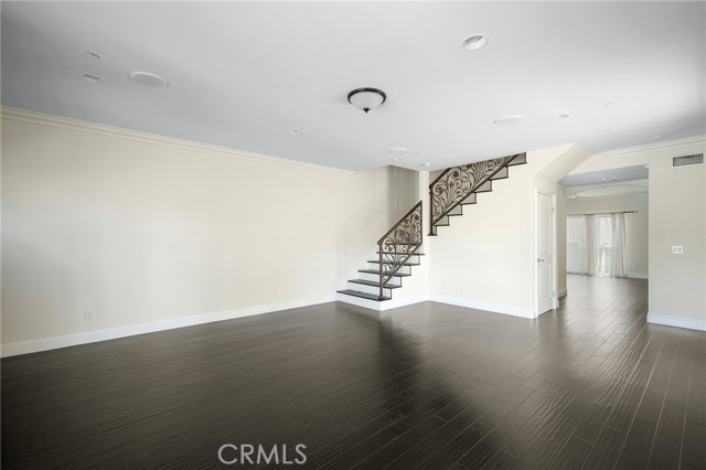 Detail Gallery Image 8 of 29 For 750 E Orange Grove Ave, Burbank,  CA 91501 - 3 Beds | 3 Baths