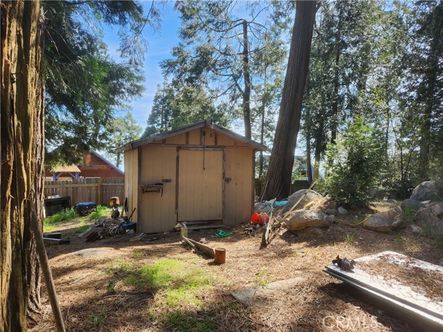 23913 Inspiration Road, Crestline CA: https://media.crmls.org/medias/d1a9b553-9db6-4cf5-9662-5abf7bb2246b.jpg