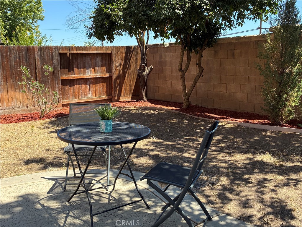 https://media.crmls.org/medias/d1aa8dbe-1474-4b27-9ef5-99f5fc2c301c.jpg?preset=X-Large