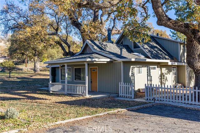 Detail Gallery Image 2 of 41 For 27900 Bear Valley Rd, Tehachapi,  CA 93561 - 3 Beds | 2/1 Baths