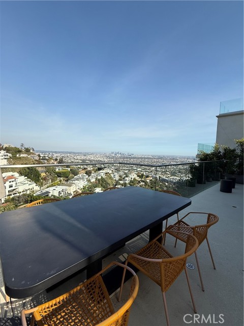 8672 Franklin Avenue, Los Angeles CA: https://media.crmls.org/medias/d1aac9f5-6e21-48fa-a99f-d71e78253fe3.jpg