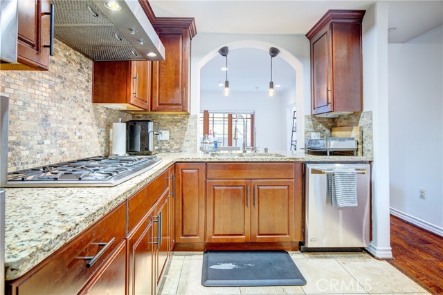 Detail Gallery Image 12 of 27 For 432 S Willaman Dr #104,  Los Angeles,  CA 90048 - 2 Beds | 2 Baths