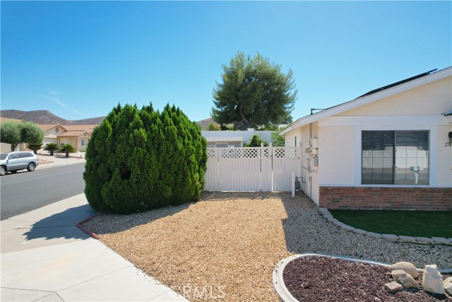 Detail Gallery Image 4 of 37 For 27411 Hacienda Dr, Menifee,  CA 92586 - 2 Beds | 2 Baths