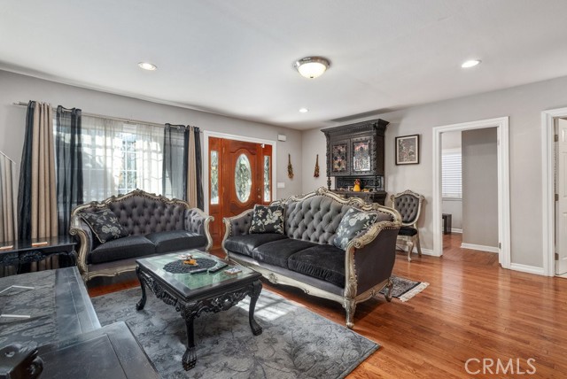 1417 W Gage Avenue, Los Angeles CA: https://media.crmls.org/medias/d1abbad9-bcd5-4b72-9900-dbcba1ab4d64.jpg