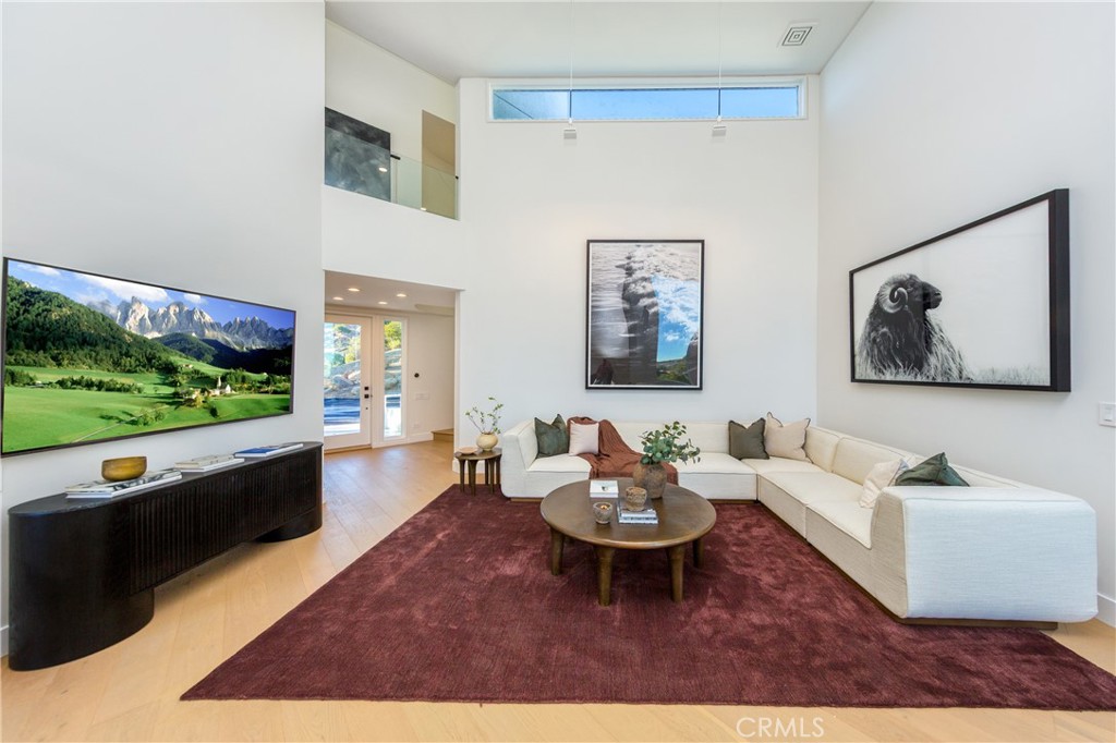 https://media.crmls.org/medias/d1ac5a93-104e-4680-b194-130bf8cc7da9.jpg?preset=X-Large