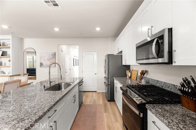 Detail Gallery Image 17 of 54 For 36362 Arcs, Winchester,  CA 92596 - 3 Beds | 3 Baths