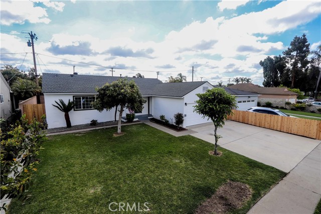 Detail Gallery Image 2 of 28 For 1009 Fairlawn St, Santa Ana,  CA 92703 - 3 Beds | 1/1 Baths