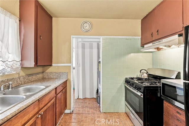 1659 West 39th photo 5