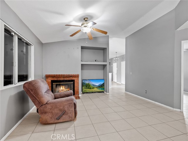 16409 Pauhaska Court, Apple Valley CA: https://media.crmls.org/medias/d1af0ba7-33d5-443d-90c4-8978aaa58f94.jpg