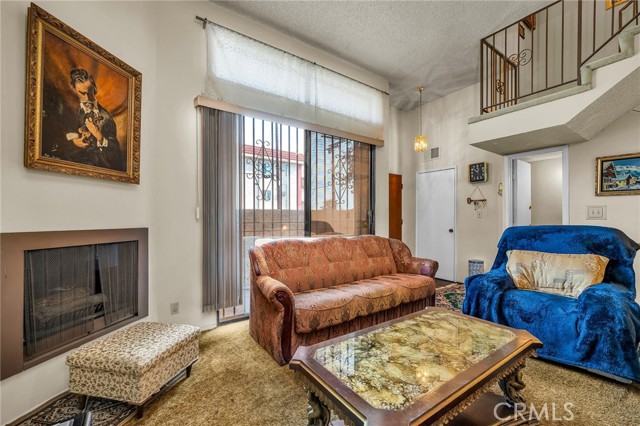 Detail Gallery Image 5 of 23 For 13243 Vanowen St #2,  North Hollywood,  CA 91605 - 2 Beds | 2/1 Baths