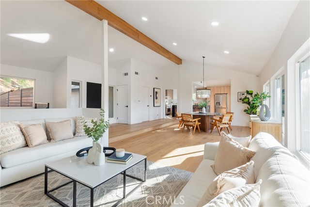 Detail Gallery Image 5 of 64 For 5166 Marmol Dr, Woodland Hills,  CA 91364 - 3 Beds | 3 Baths