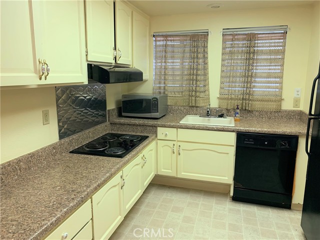 893 Ronda Sevilla, Laguna Woods CA: https://media.crmls.org/medias/d1b0b7e6-48cc-48b3-b68a-c16a9e710d19.jpg