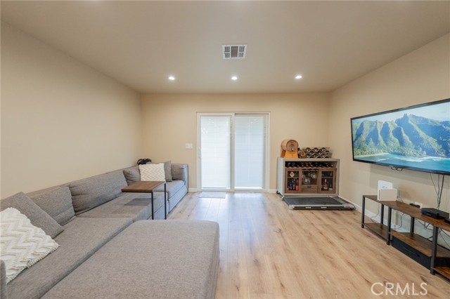 9720 Hayvenhurst photo 14