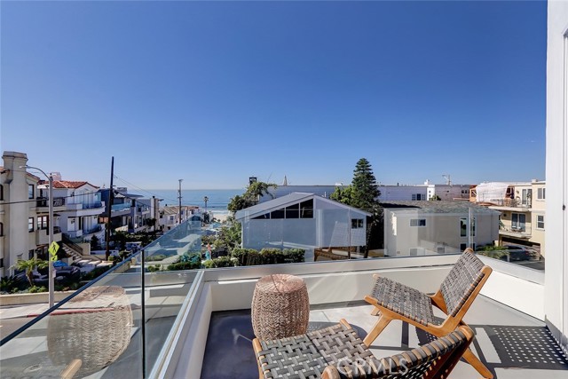 301 2nd Street, Manhattan Beach, California 90266, 3 Bedrooms Bedrooms, ,3 BathroomsBathrooms,Residential,Sold,2nd,SB22006124