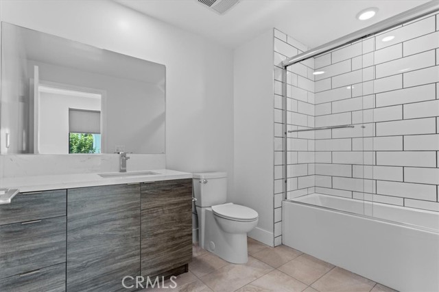 Detail Gallery Image 3 of 16 For 4383 Sepulveda Bld #502,  Sherman Oaks,  CA 91403 - 1 Beds | 1 Baths