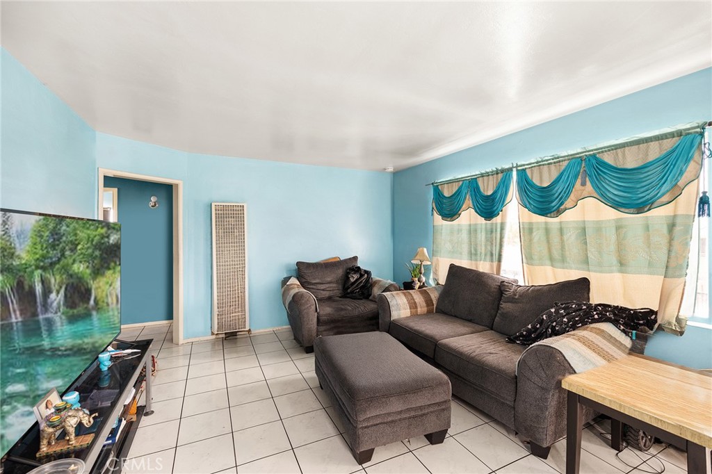 4077 Winona Avenue - photo 7