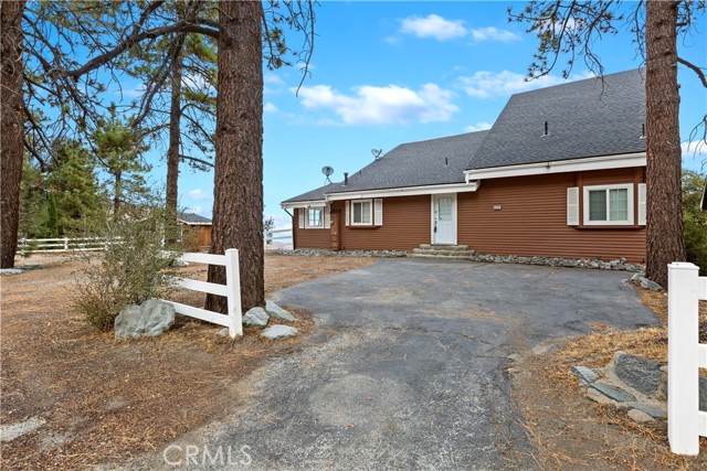 Detail Gallery Image 2 of 33 For 5221 Lone Pine Canyon Rd, Wrightwood,  CA 92397 - 3 Beds | 3 Baths