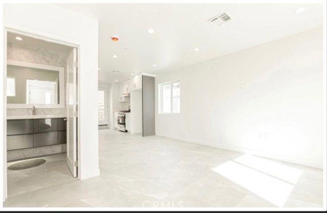3241 Prospect Avenue, La Crescenta CA: https://media.crmls.org/medias/d1b37318-63a8-4bc3-8005-ca24ef890f83.jpg
