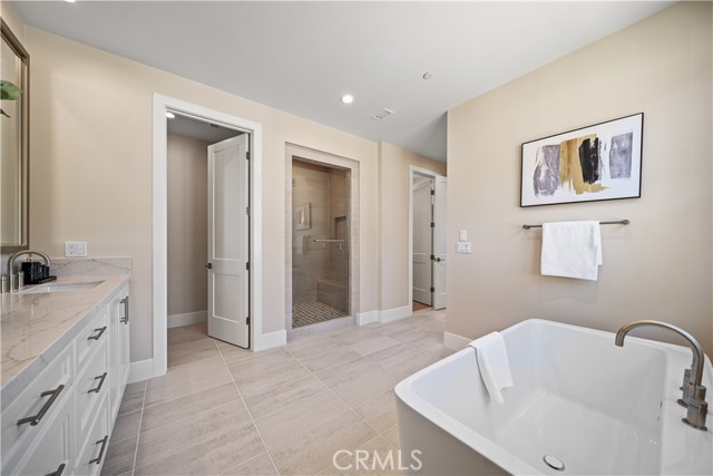 Detail Gallery Image 32 of 72 For 105 Sunnyslope, Irvine,  CA 92618 - 4 Beds | 4/1 Baths
