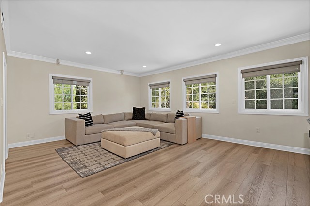 Detail Gallery Image 13 of 37 For 21047 Dumetz Rd, Woodland Hills,  CA 91364 - 4 Beds | 5 Baths