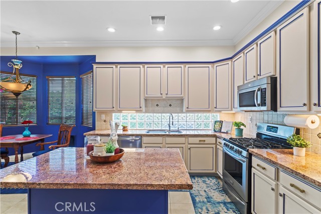 79 Sedona Court, Palm Desert CA: https://media.crmls.org/medias/d1b6d156-da17-4837-80b4-36d7e02ba026.jpg
