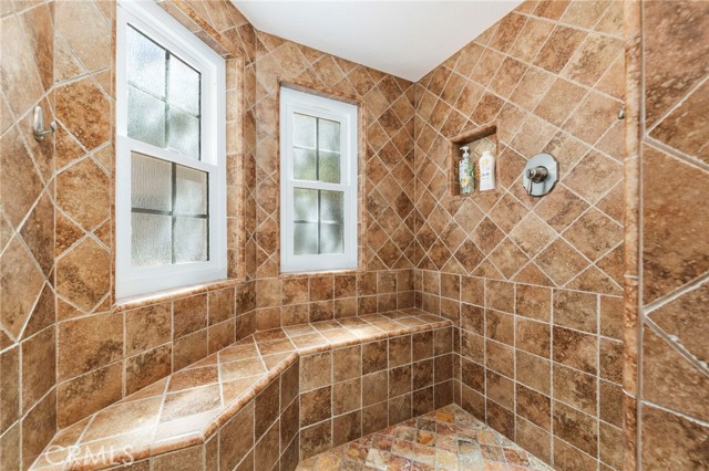 Detail Gallery Image 23 of 44 For 447 Bay View Dr, Lake Arrowhead,  CA 92352 - 4 Beds | 3 Baths