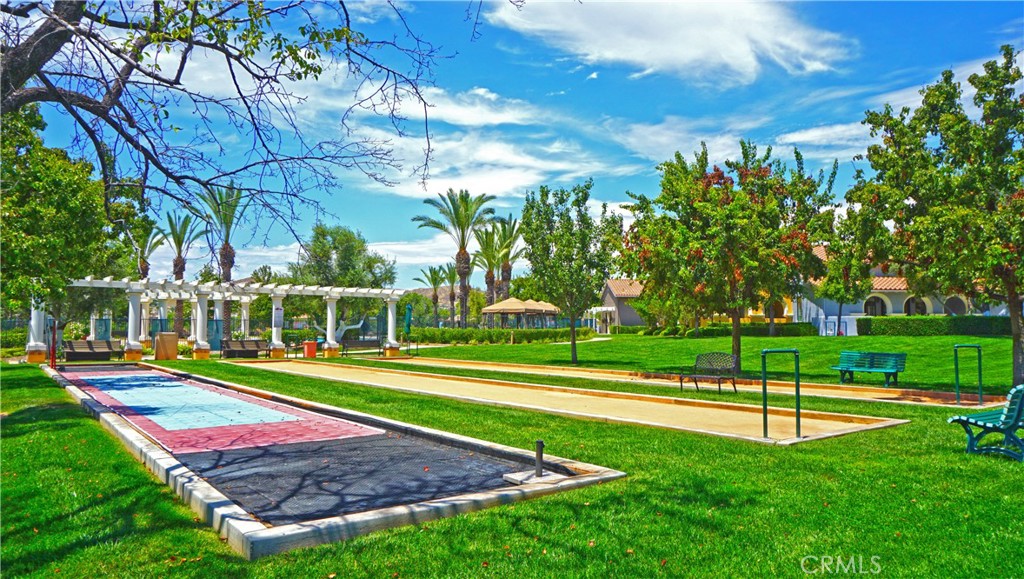 https://media.crmls.org/medias/d1b95c0a-bf5a-4cde-a7ad-ee5df45f589a.jpg?preset=X-Large