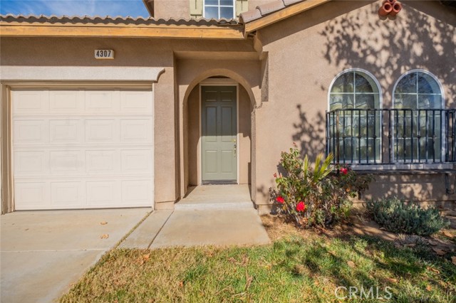 Detail Gallery Image 3 of 32 For 4307 Club Vista Dr, Palmdale,  CA 93551 - 4 Beds | 3 Baths