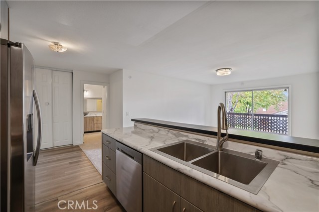 Detail Gallery Image 7 of 33 For 23515 Lyons #281,  Valencia,  CA 91355 - 2 Beds | 2 Baths