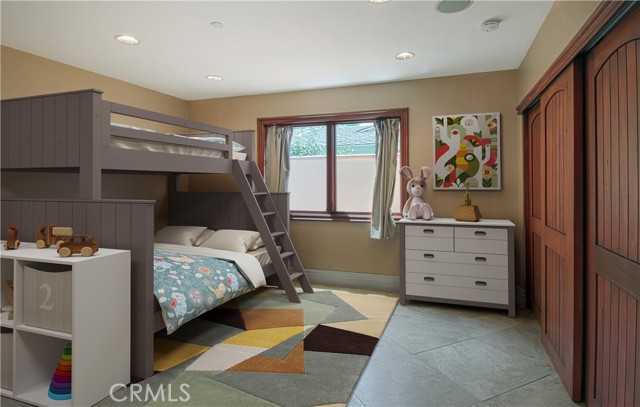 511 Cliff Drive, Newport Beach CA: https://media.crmls.org/medias/d1bbed11-7c1d-475f-b184-92de72d9cb0f.jpg