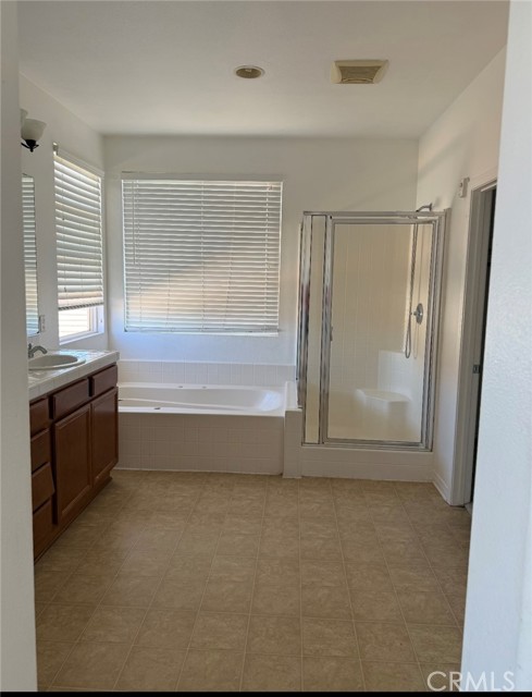 39426 Oxford Road, Palmdale CA: https://media.crmls.org/medias/d1bd8fe9-d683-42e5-aff6-cab254f15f13.jpg