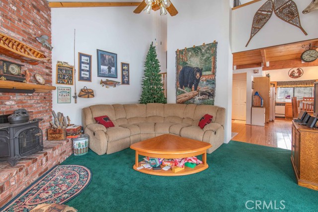 Detail Gallery Image 13 of 39 For 43091 Bear Creek Ct, Big Bear Lake,  CA 92315 - 3 Beds | 3 Baths