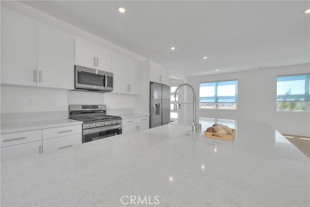 Detail Gallery Image 10 of 75 For 15820 Caterpillar Dr, Fontana,  CA 92336 - 4 Beds | 3 Baths