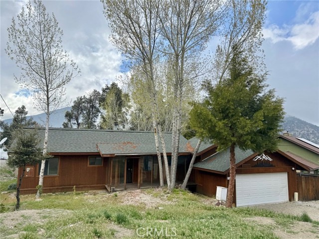Detail Gallery Image 2 of 30 For 14721 Voltaire Dr, –,  CA 93225 - 2 Beds | 2 Baths