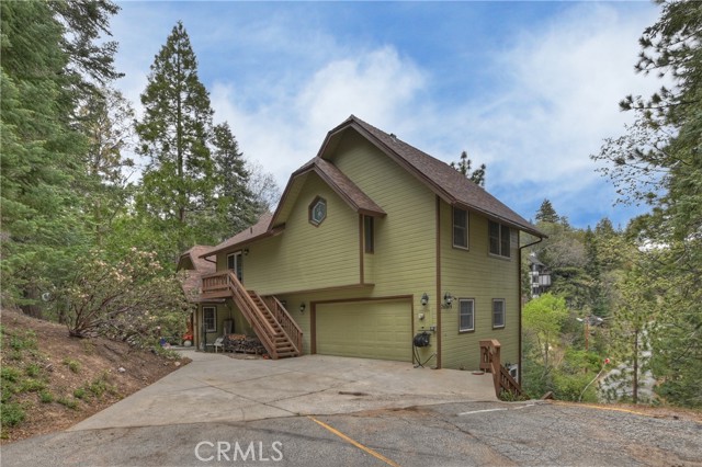 26349 Walnut Hills Drive, Lake Arrowhead CA: https://media.crmls.org/medias/d1bf3803-b267-43f9-869c-7db983a71920.jpg