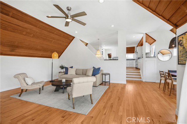 390 Saint Anns Drive, Laguna Beach CA: https://media.crmls.org/medias/d1c0d15a-b059-491b-b445-bc08c2adbfe4.jpg
