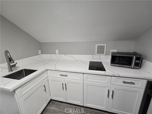Image 4 of 20 For 136 Sheridan Street B