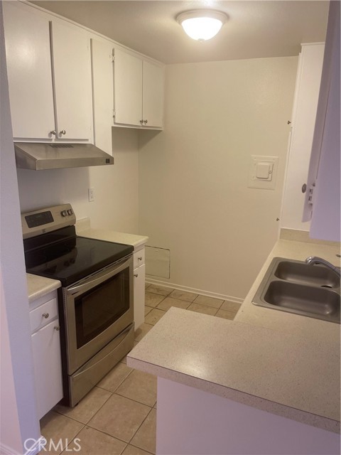 Detail Gallery Image 2 of 10 For 18307 Burbank Bld #234,  Tarzana,  CA 91356 - 1 Beds | 1 Baths