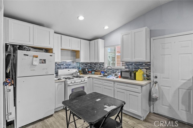 Detail Gallery Image 30 of 39 For 1709 S Townsend St, Santa Ana,  CA 92704 - 4 Beds | 2/1 Baths