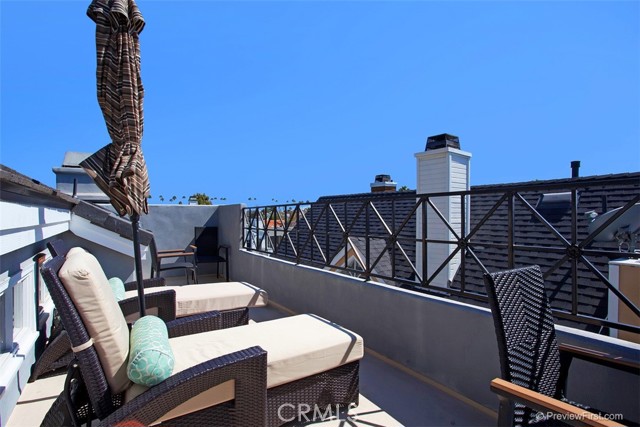 Detail Gallery Image 17 of 25 For 441 Carnation Ave, Corona Del Mar,  CA 92625 - 3 Beds | 2/1 Baths