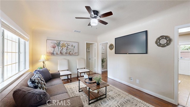 Detail Gallery Image 3 of 22 For 309 E J St, Ontario,  CA 91764 - 2 Beds | 1 Baths