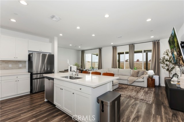 Detail Gallery Image 8 of 24 For 7672 Kuvera Bend, Riverside,  CA 92507 - 3 Beds | 2 Baths