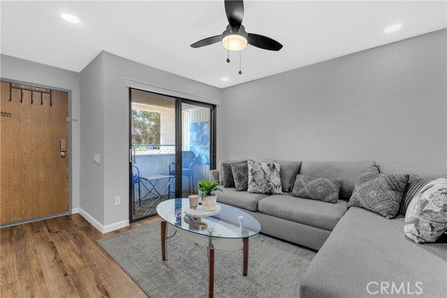 Image 3 of 27 For 2822 N Auburn Ct  E213