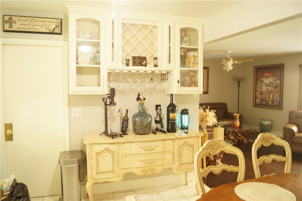 https://media.crmls.org/medias/d1c55618-d1da-4ef4-87ed-043ca1ca3596.jpg?preset=X-Large